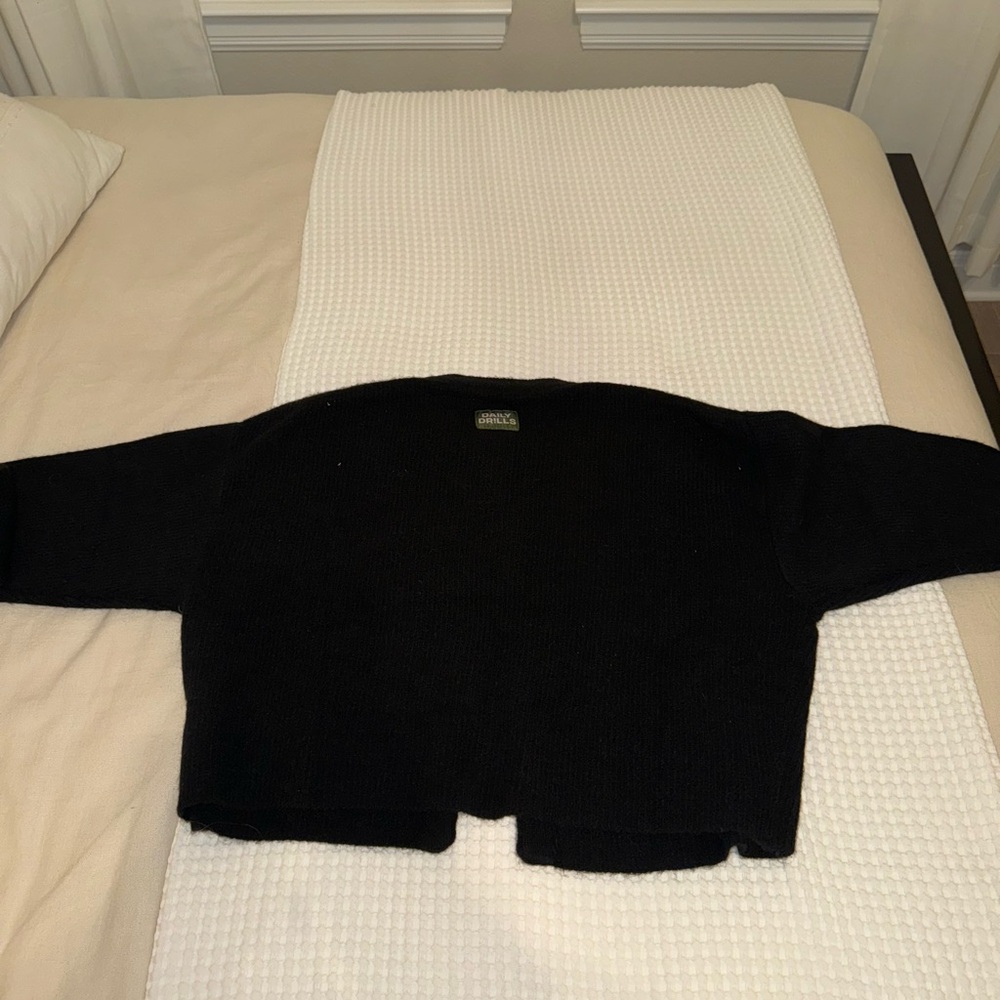 DAILY DRILLS SINGLE BUTTON LONG SLEEVE SWEATER SIZE M/L